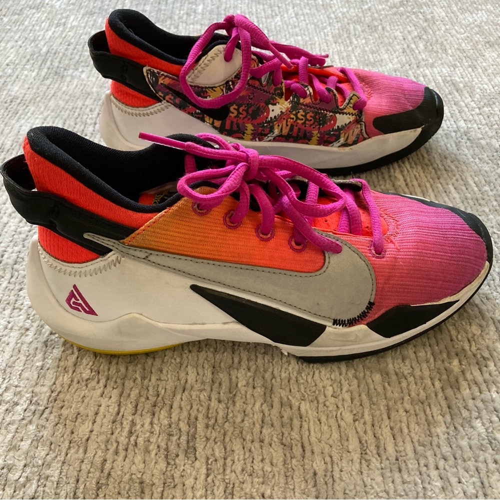 Nike Zoom Freak 3 Youth 3.5Y Gradient Fade Pink Orange‎ Black Basketball Shoes